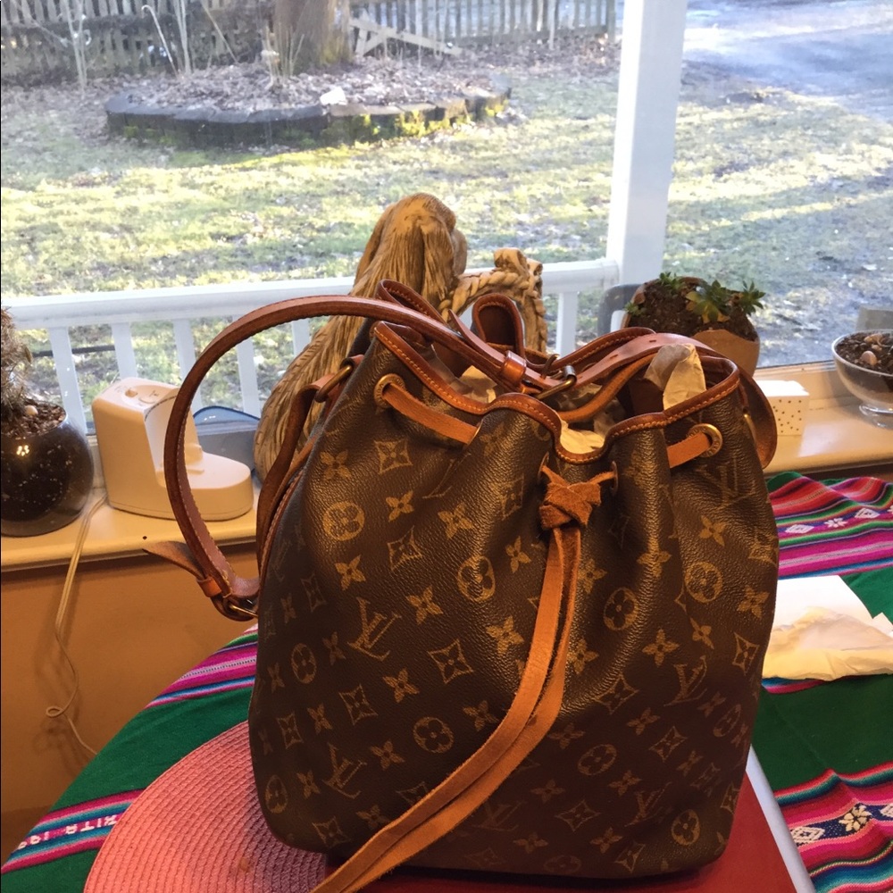 100% authentic Louis Vuitton noe